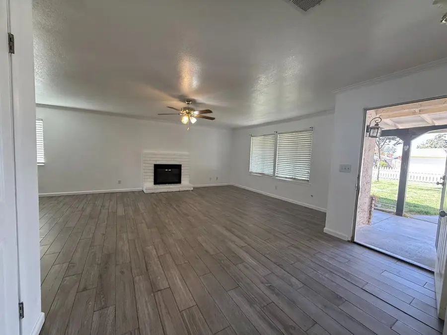 840 7th Avenue Drive, Kingsburg, CA 93631 - #2