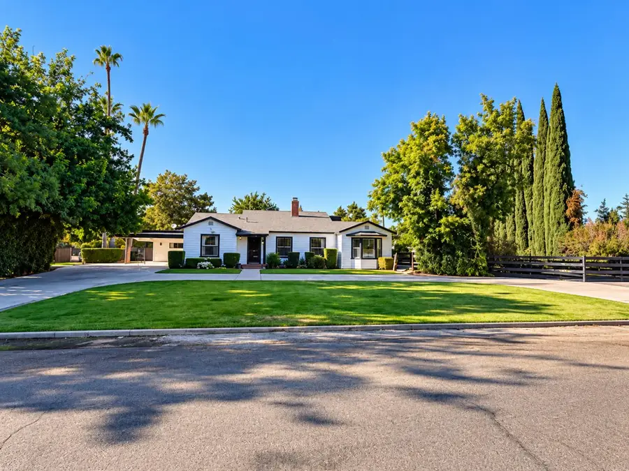 1718 S Inverness Way, Fresno, CA 93727 - #2