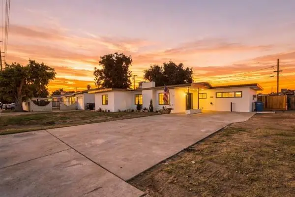 1921 N 11th Avenue, Hanford, CA 93230