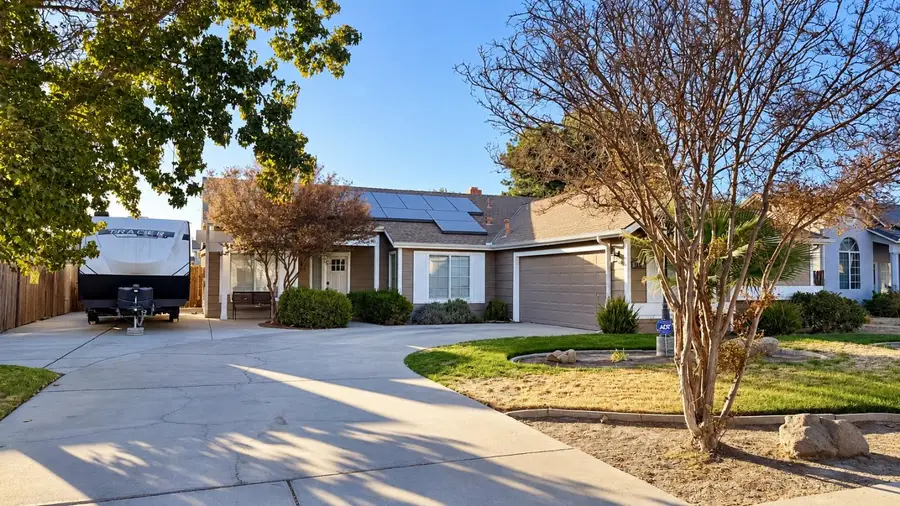 3166 Holly Court, Hanford, CA 93230 - #2