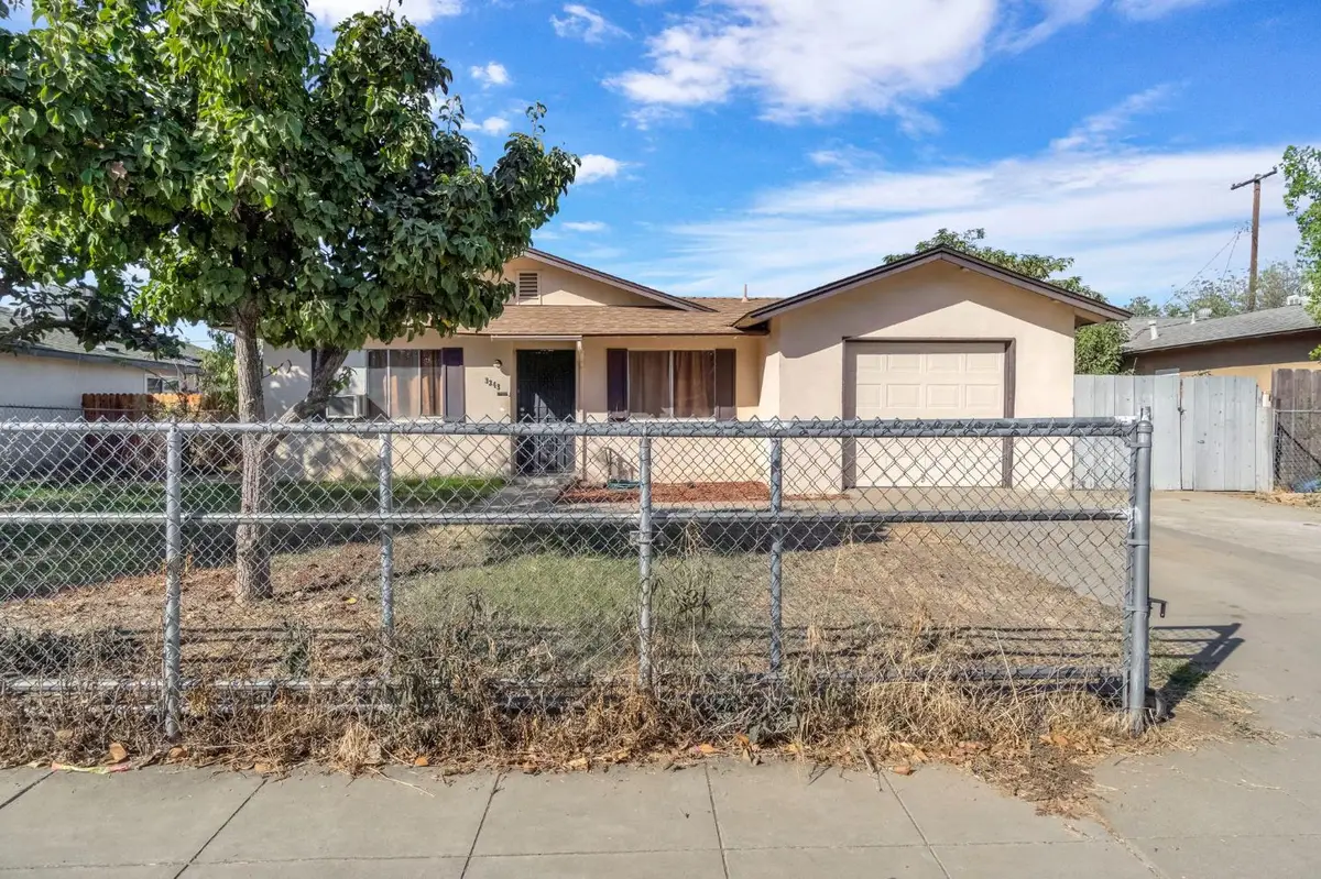 3343 N Purdue Avenue, Fresno, CA 93727 - #1