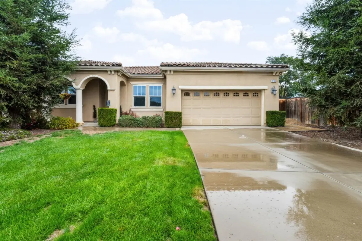 3135 Holly Avenue, Clovis, CA 93611 - #1