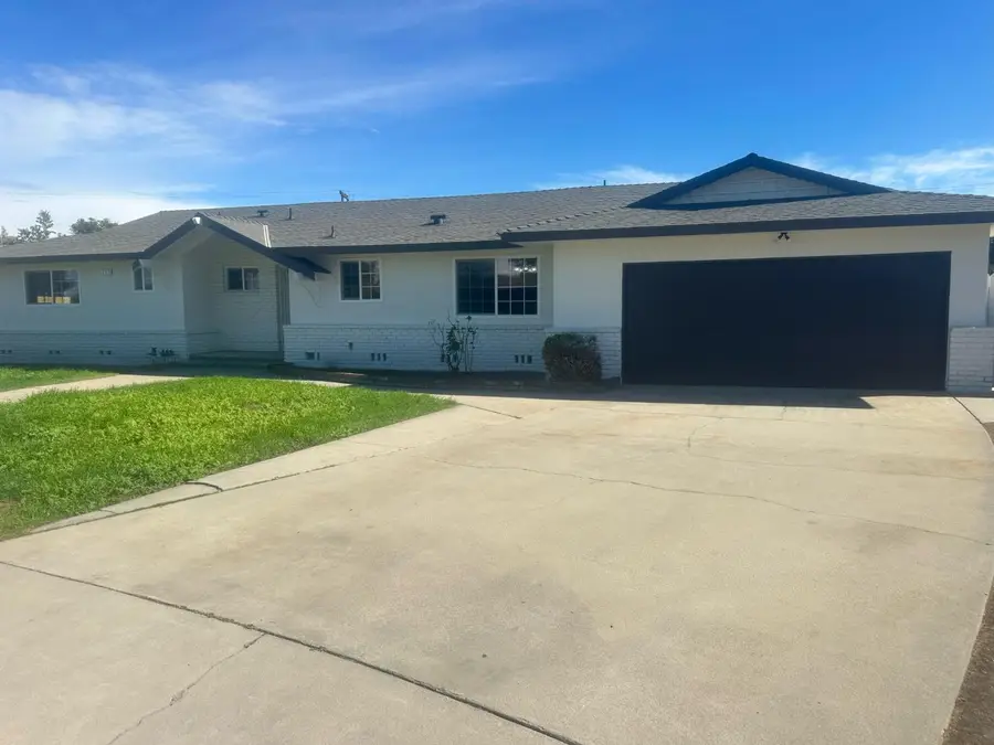 751 S Fairway Avenue, Fresno, CA 93727 - #2