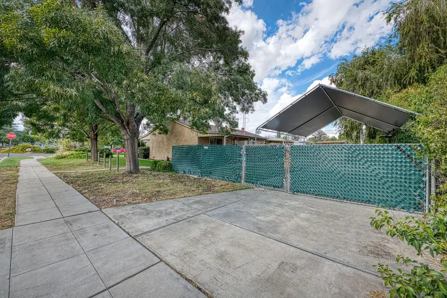 1206 N Adler Avenue, Fresno, CA 93727 - #3