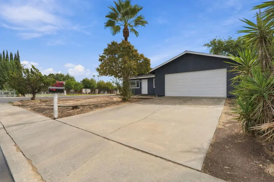 1894 E Franzen Way, Dinuba, CA 93618 - #3