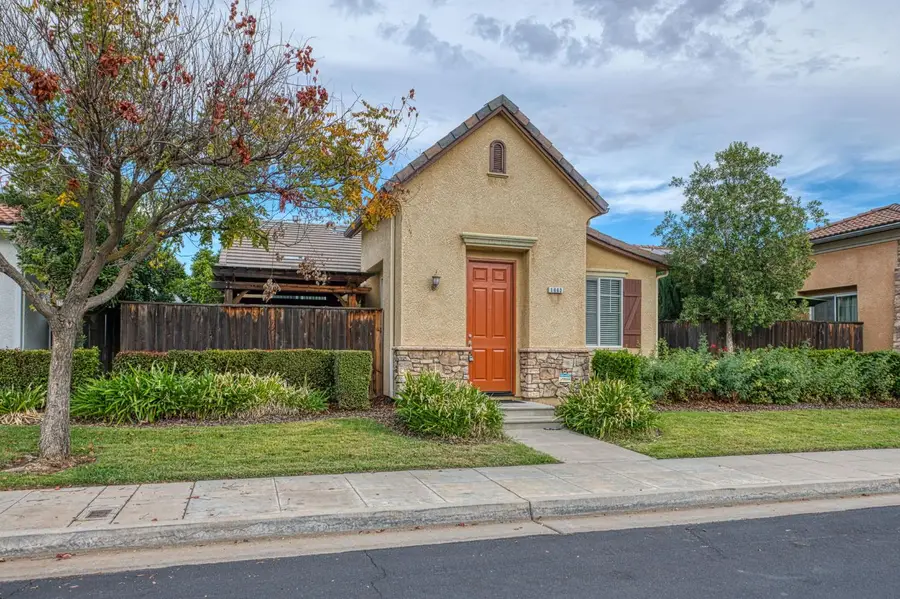 1663 N Dutch Avenue, Clovis, CA 93619 - #2