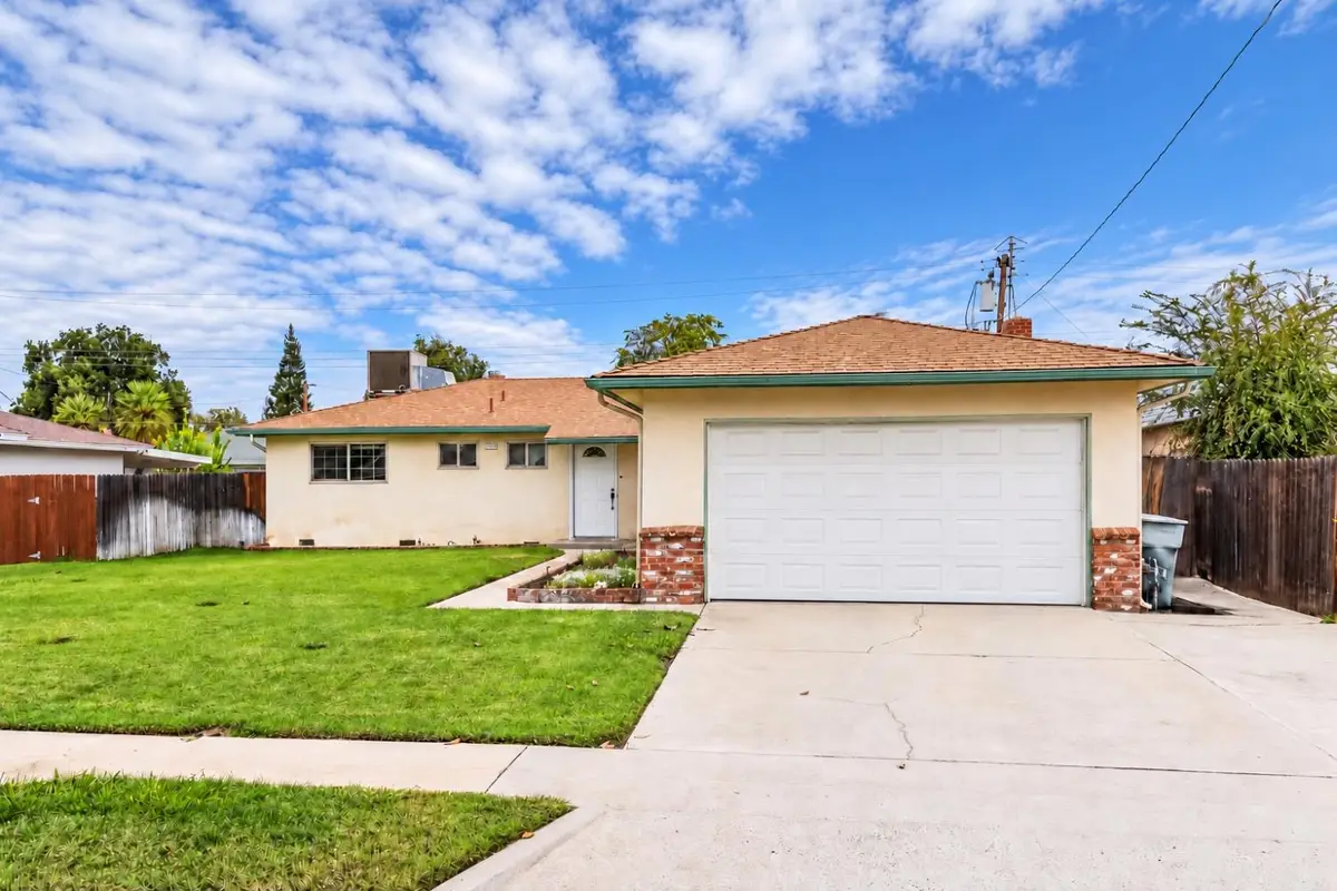 4895 E Rialto Avenue, Fresno, CA 93726 - #1