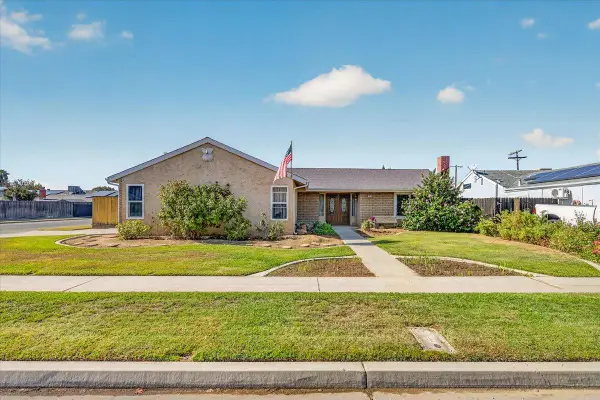 6659 N Laureen Avenue, Fresno, CA 93710