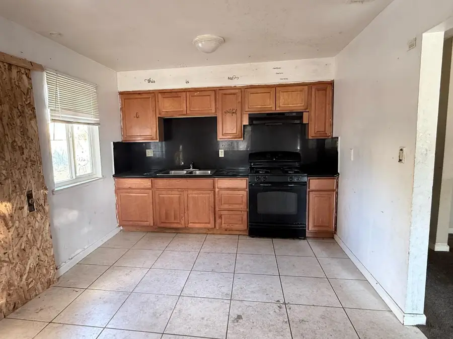 3348 N Purdue Avenue, Fresno, CA 93727 - #3