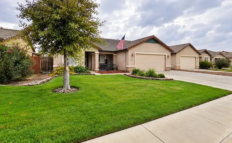 2073 W Queens Way, Hanford, CA 93230 - #2