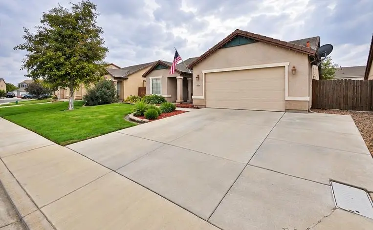 2073 W Queens Way, Hanford, CA 93230 - #3