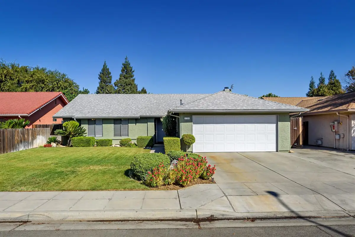 3754 W Robinson Avenue, Fresno, CA 93722 - #1