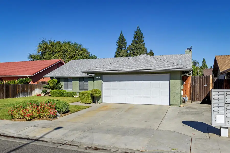 3754 W Robinson Avenue, Fresno, CA 93722 - #3