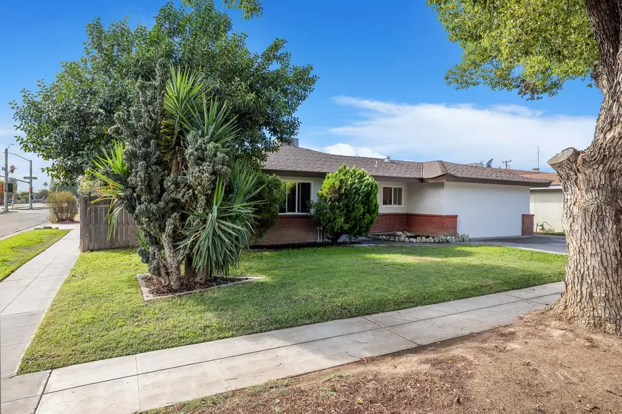 5192 E Pine Avenue, Fresno, CA 93727 - #2