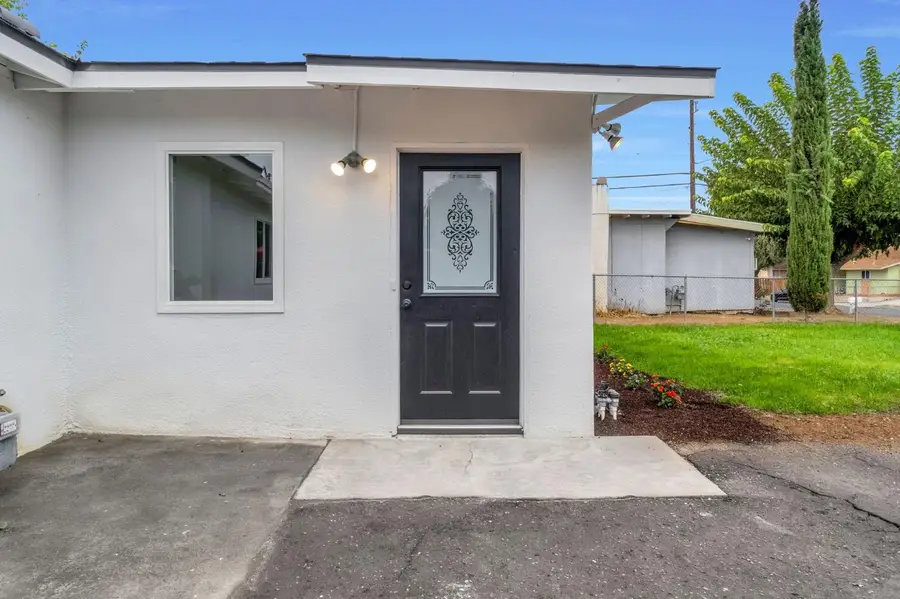 175 W Pinedale Avenue, Pinedale, CA 93650 - #2