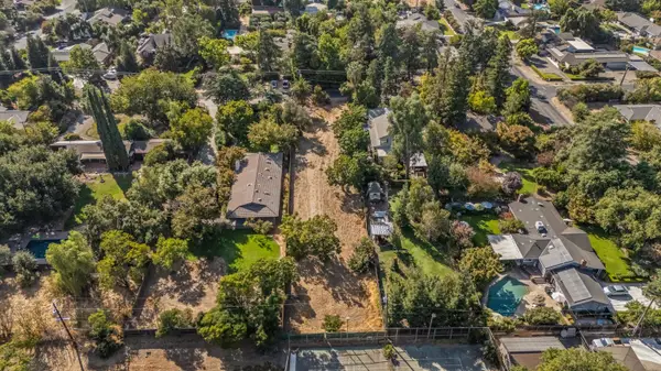 4566 N College Avenue, Fresno, CA 93704