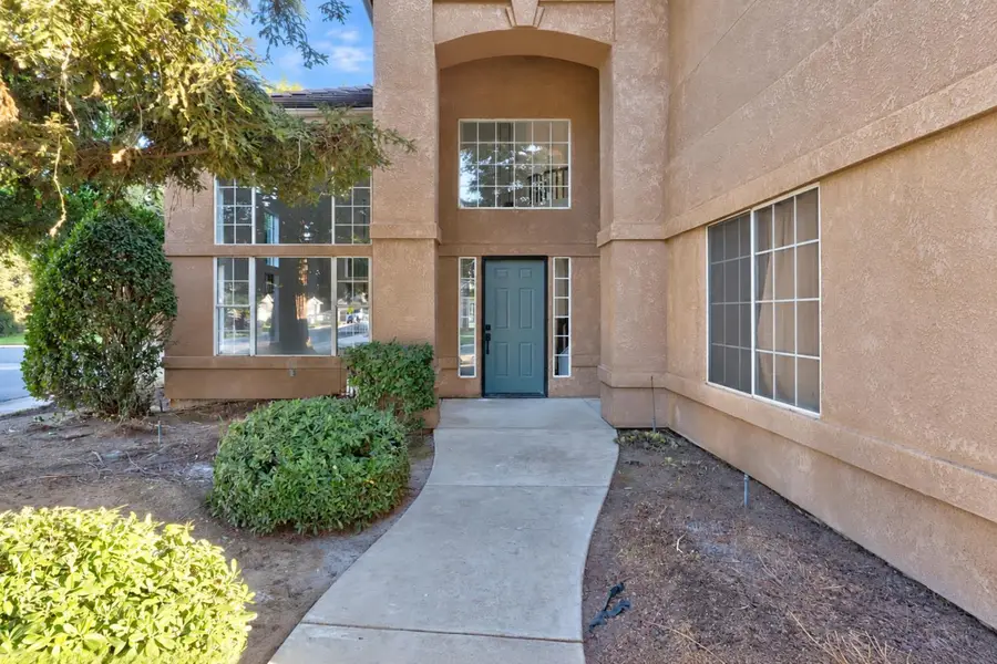 5476 W Bedford Avenue, Fresno, CA 93722 - #2