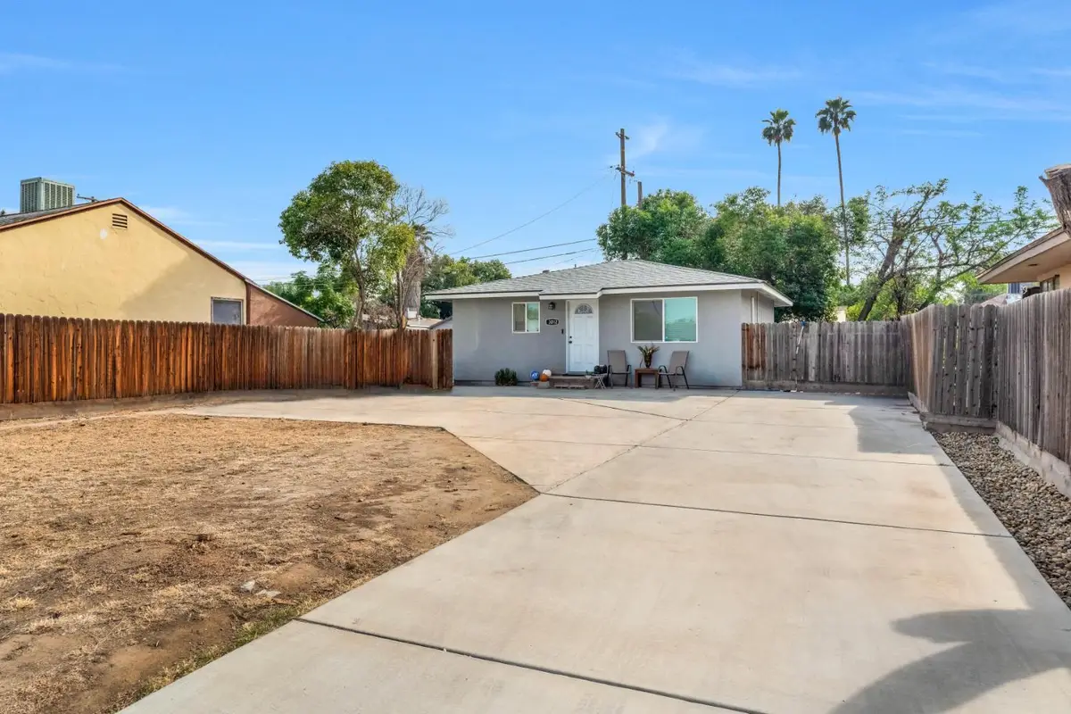 3012 E Floradora Avenue, Fresno, CA 93703 - #1