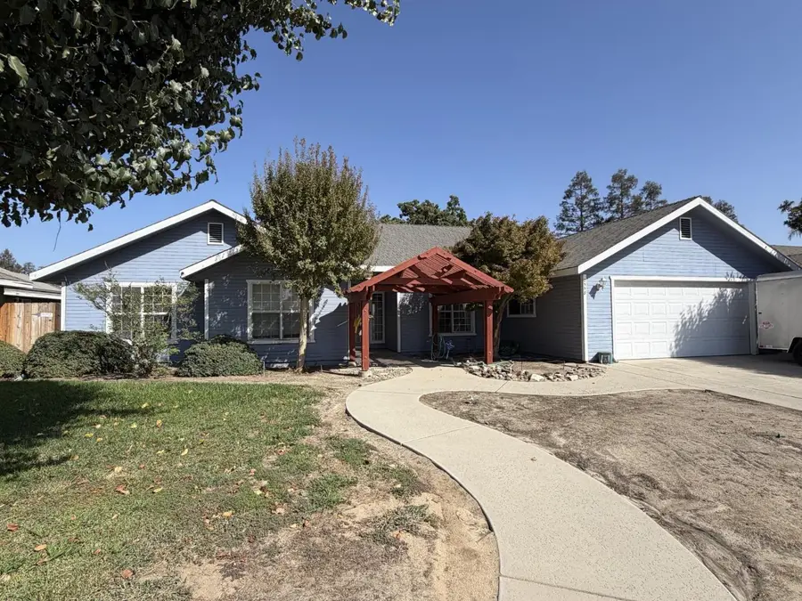 2558 12th Avenue, Kingsburg, CA 93631 - #2