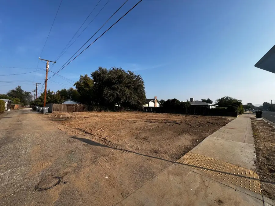 333 E Palm St, Exeter, CA 93221 - #2