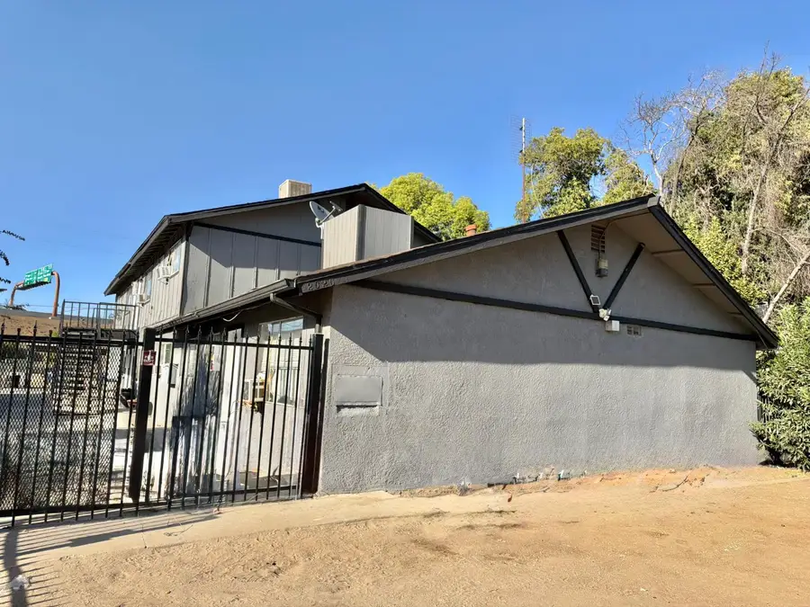 2025 E White Avenue, Fresno, CA 93701 - #3