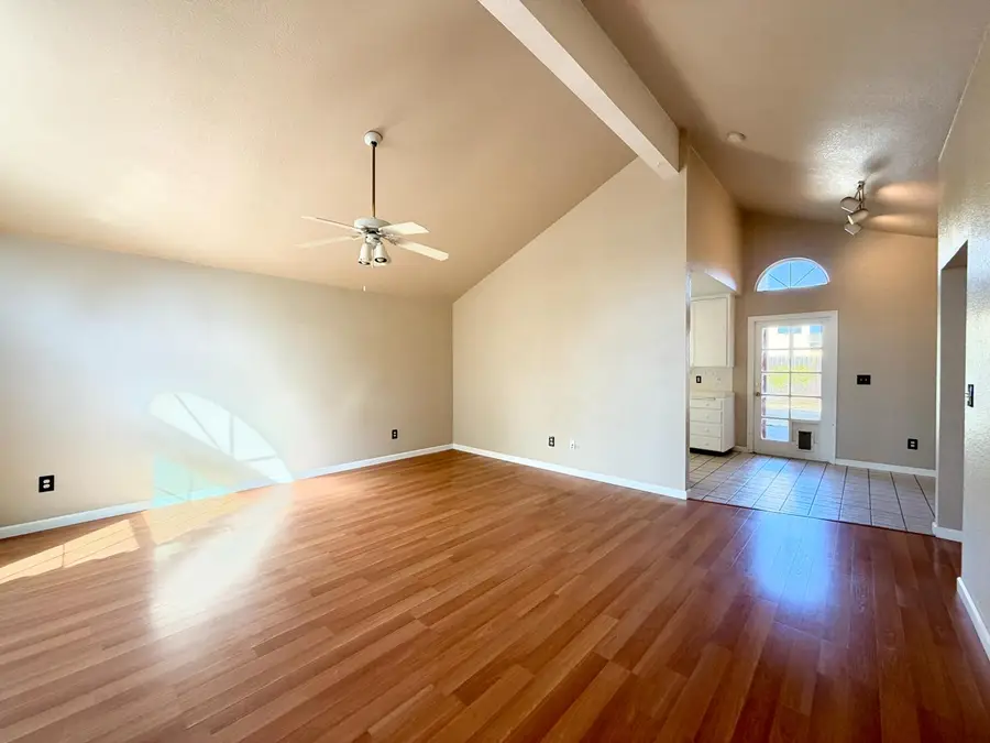 5556 W Ellery Avenue, Fresno, CA 93722 - #3