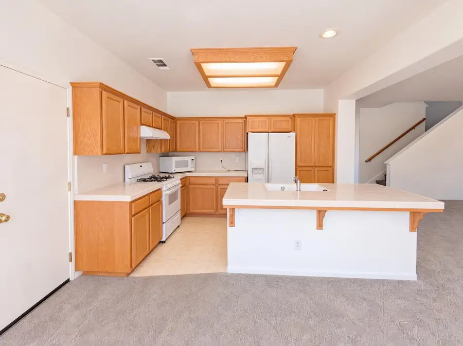 923 W Kimball Avenue, Visalia, CA 93277 - #2