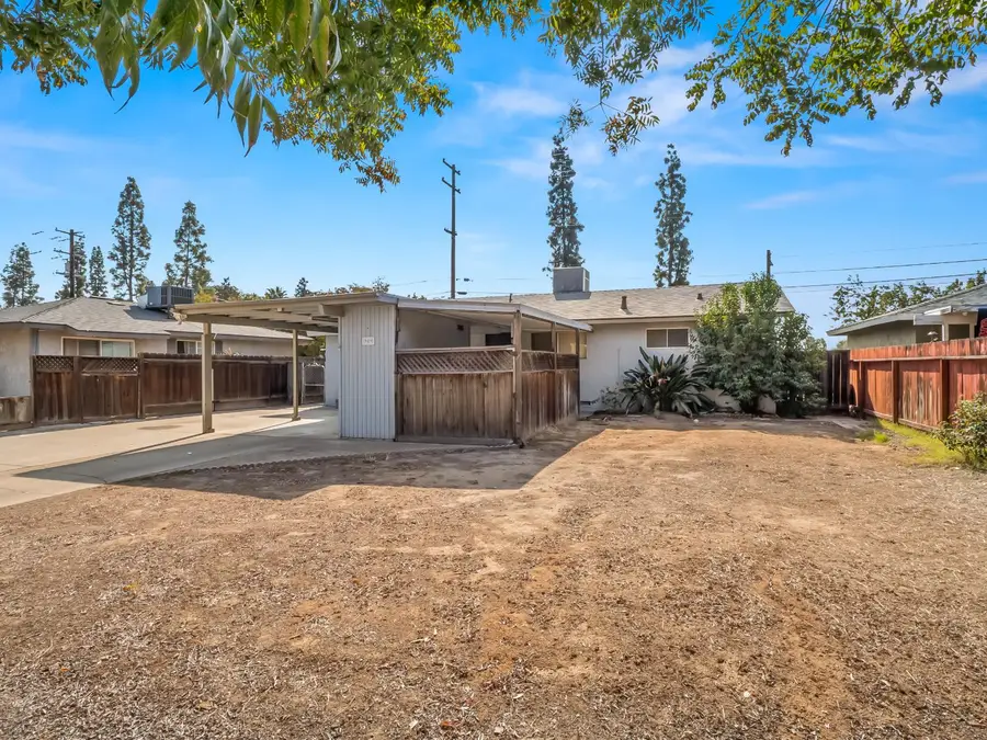 909 W Swift Avenue, Fresno, CA 93705 - #3