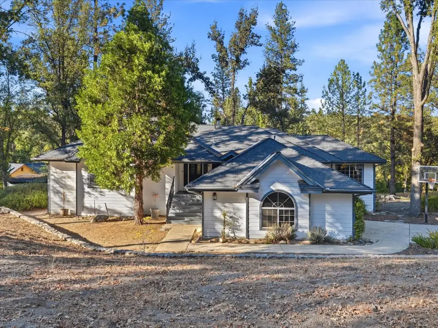 46055 Sutton Drive, Oakhurst, CA 93644 - #2