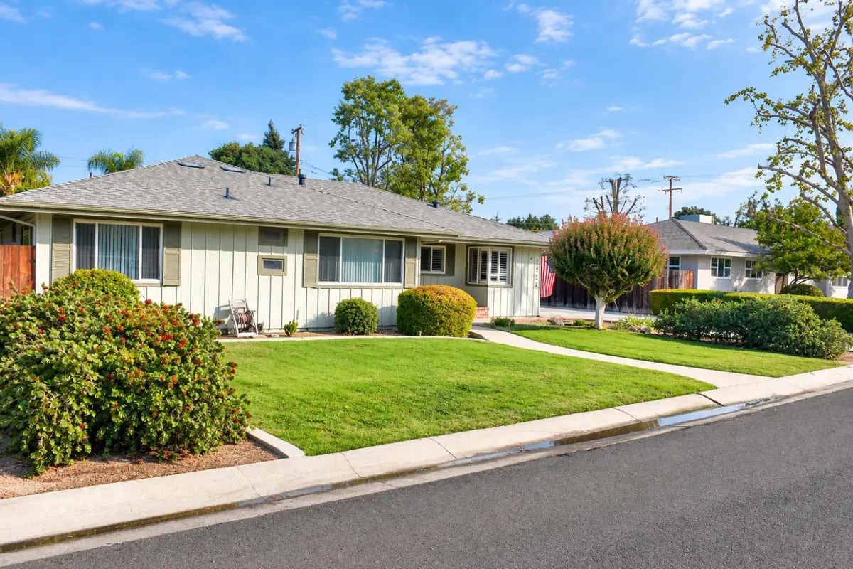 1334 W Howard Avenue, Visalia, CA 93277 - #1