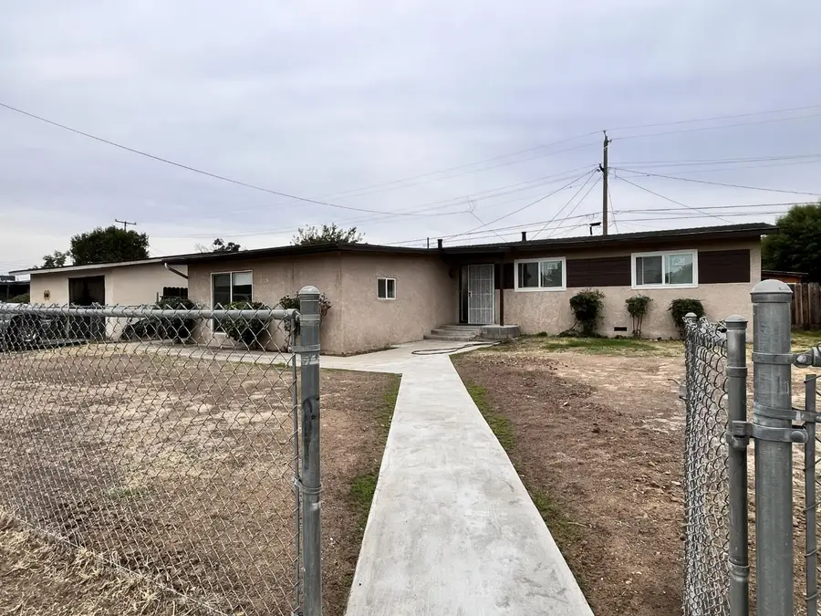 136 Mitchell Avenue, Clovis, CA 93612 - #2