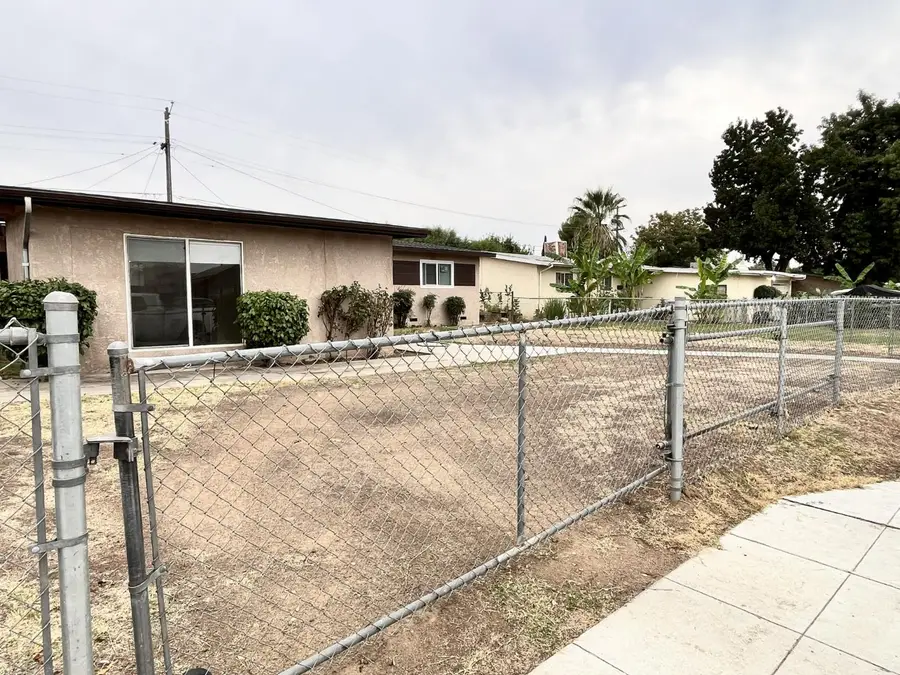 136 Mitchell Avenue, Clovis, CA 93612 - #3