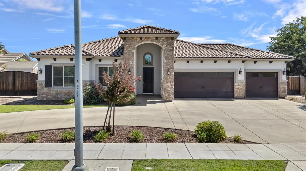 287 S Westberry Boulevard, Madera, CA 93637 - #1