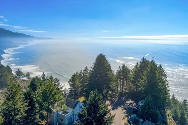 145 Cove View Drive, Shelter Cove, CA 95589