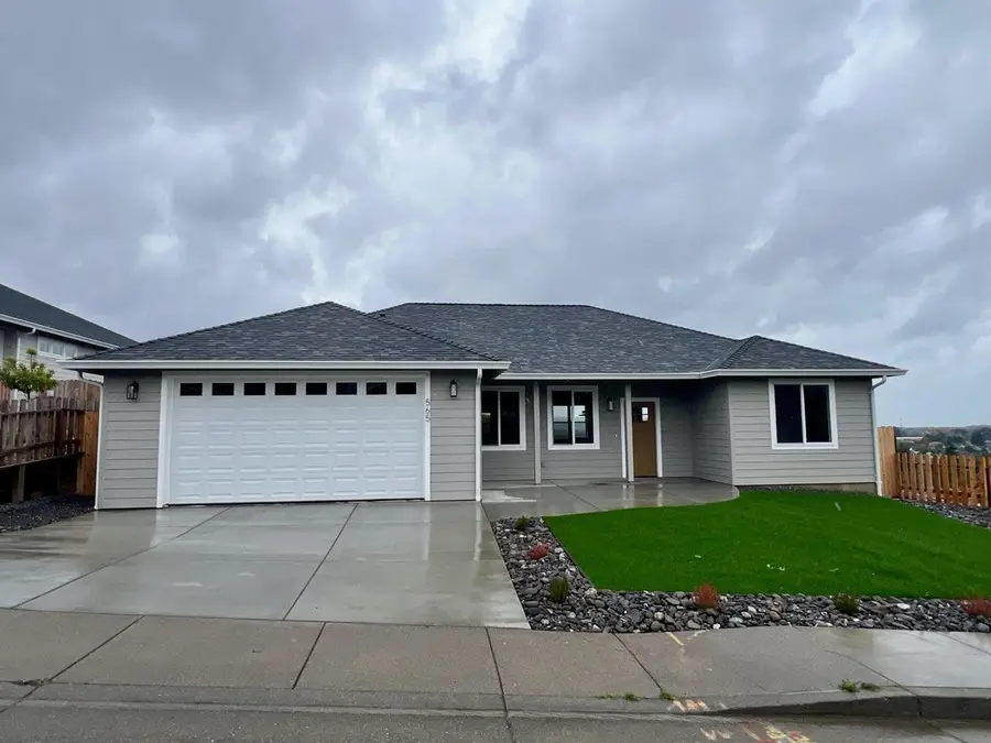 565 Hilltop Drive, Fortuna, CA 95540 - Image #2