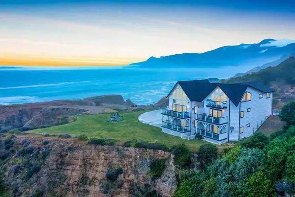 266 Dolphin Drive, Whitethorn, CA 95589