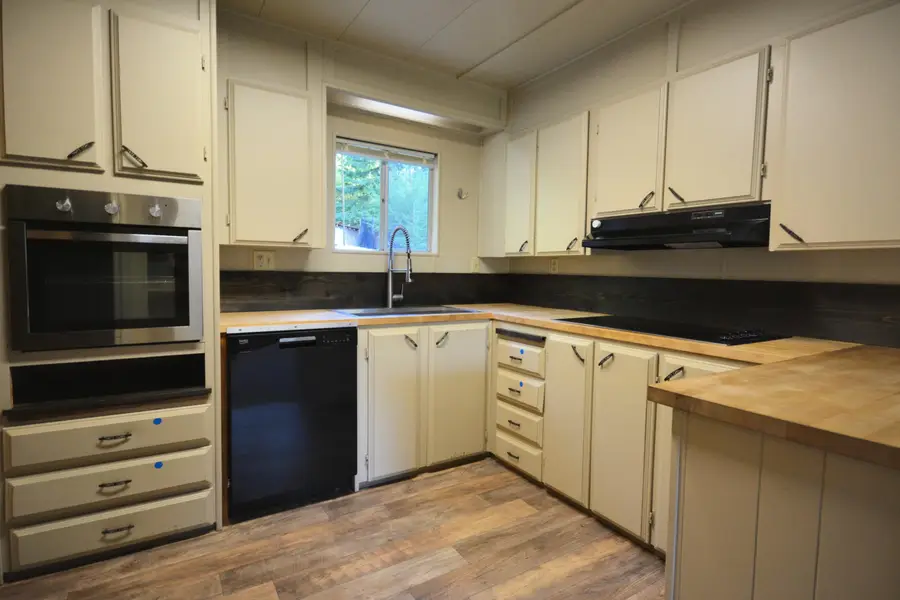 450 Stephens Lane, Bayside, CA 95524 - Image #3