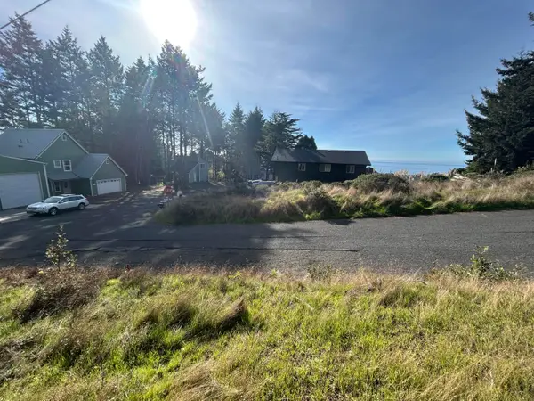 155 Seafoam Road, Shelter Cove, CA 95589