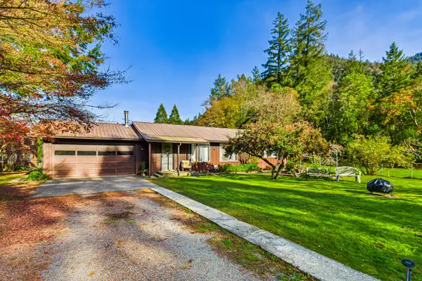 41 Blue Jay Lane, Willow Creek, CA 95573