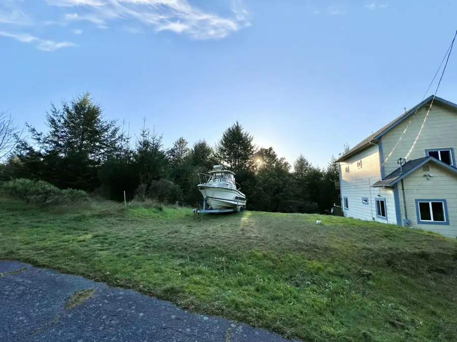 56 Beach Road, Shelter Cove, CA 95589 - Image #2