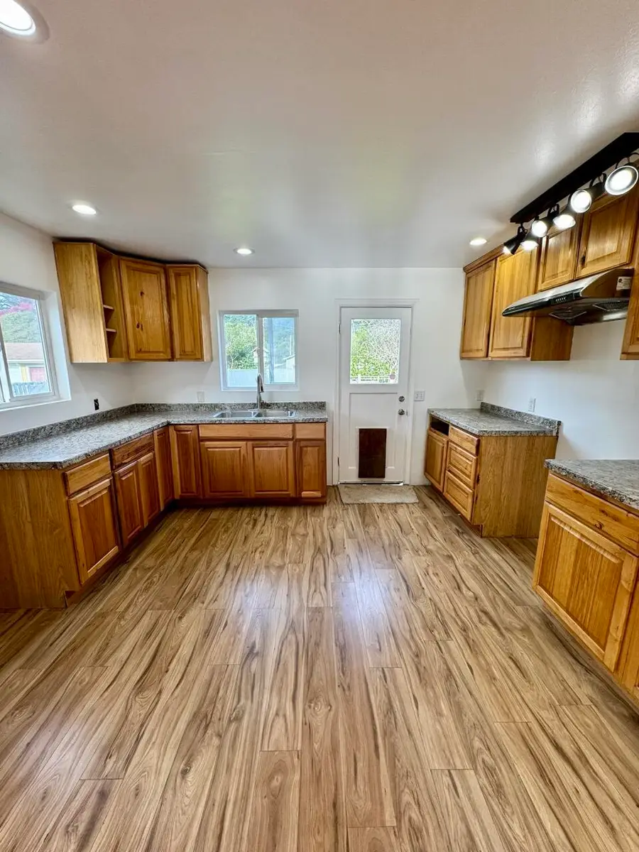 106 Ogle Avenue, Rio Dell, CA 95562 - Image #3