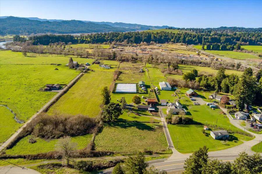 116 Creekside Lane, Carlotta, CA 95528 - Image #2