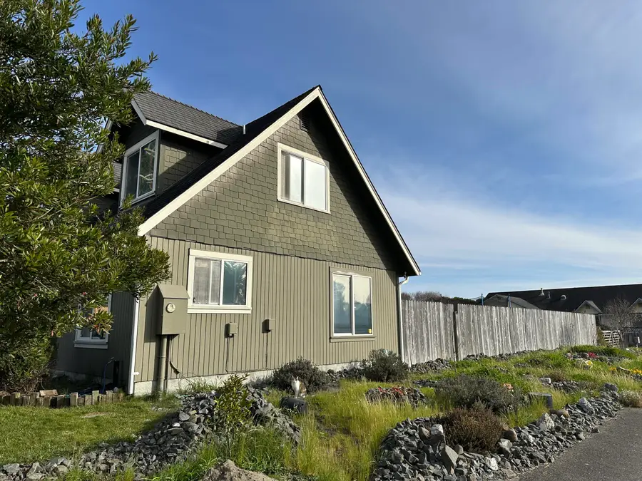 1976 Peninsula Drive, Arcata, CA 95521 - Image #2