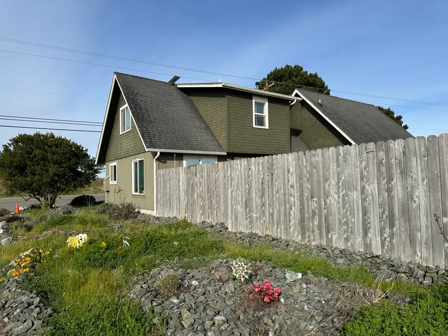 1976 Peninsula Drive, Arcata, CA 95521 - Image #3