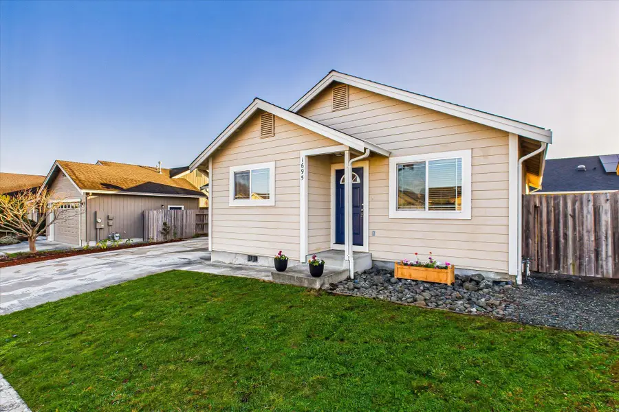 1695-1697 Oakdale Drive Drive, McKinleyville, CA 95519 - Image #2