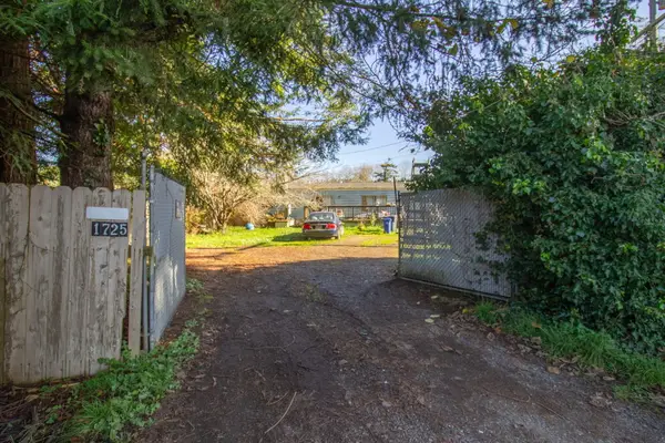 1725 Peach Avenue, McKinleyville, CA 95519