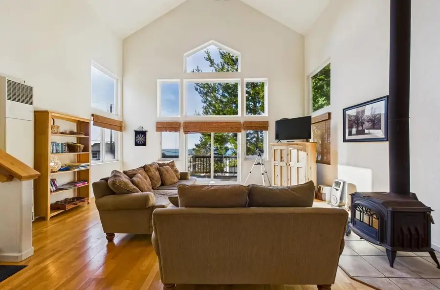 645 Ridge Road, Shelter Cove, CA 95589 - Image #2