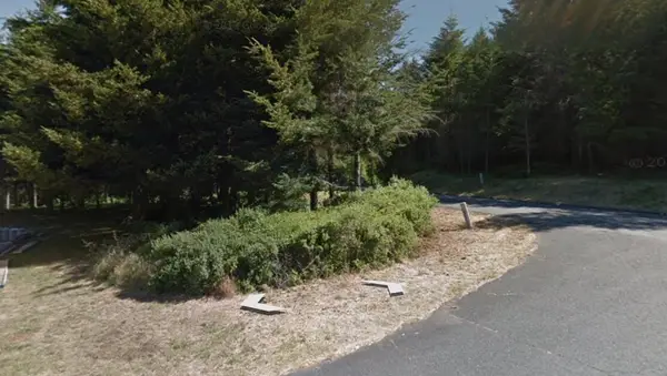 5 Sea View Road, Shelter Cove, CA 95589