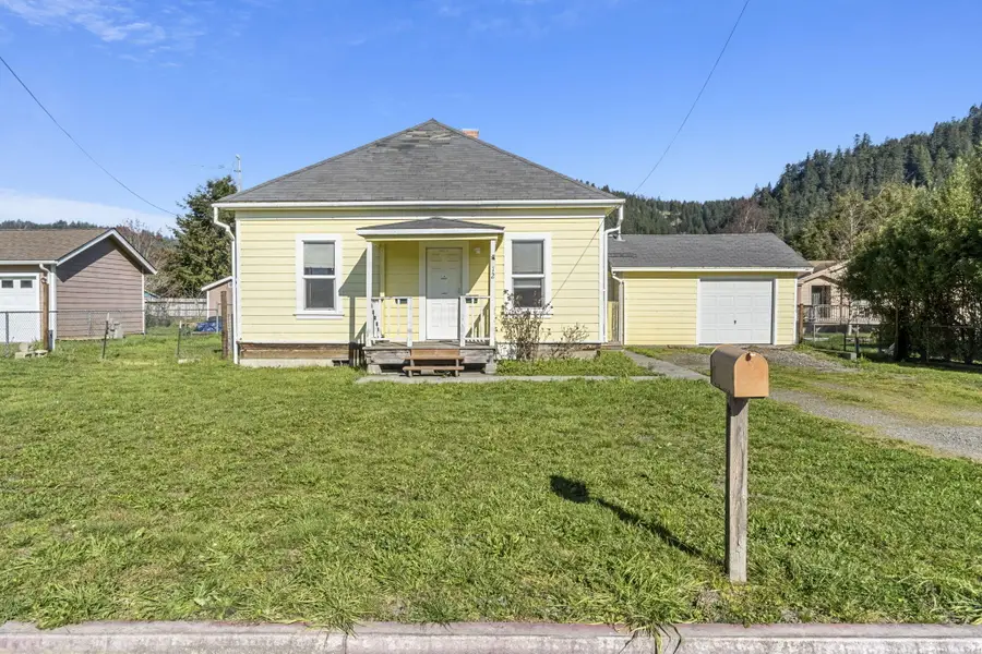 12 Center Street, Rio Dell, CA 95562 - #2