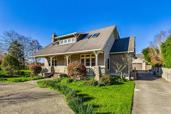 1025 Dewey Avenue, Ferndale, CA 95536